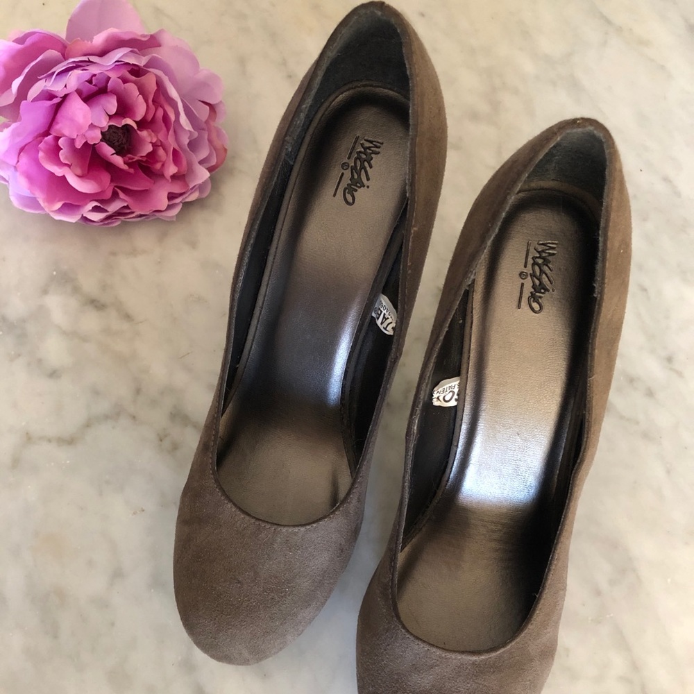 Mossimo greige suede heels